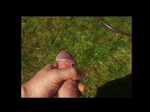 ❤️ Hottie si fa scopare a figa rosa è cums cun un squirt in un giardinu d'estate Sluts à porn co.com-fullporner.ru