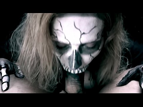 ❤️ Ragazza demonia chì succhia u cazzo cù a so bocca nera è ingoia cum. Sluts à porn co.com-fullporner.ru
